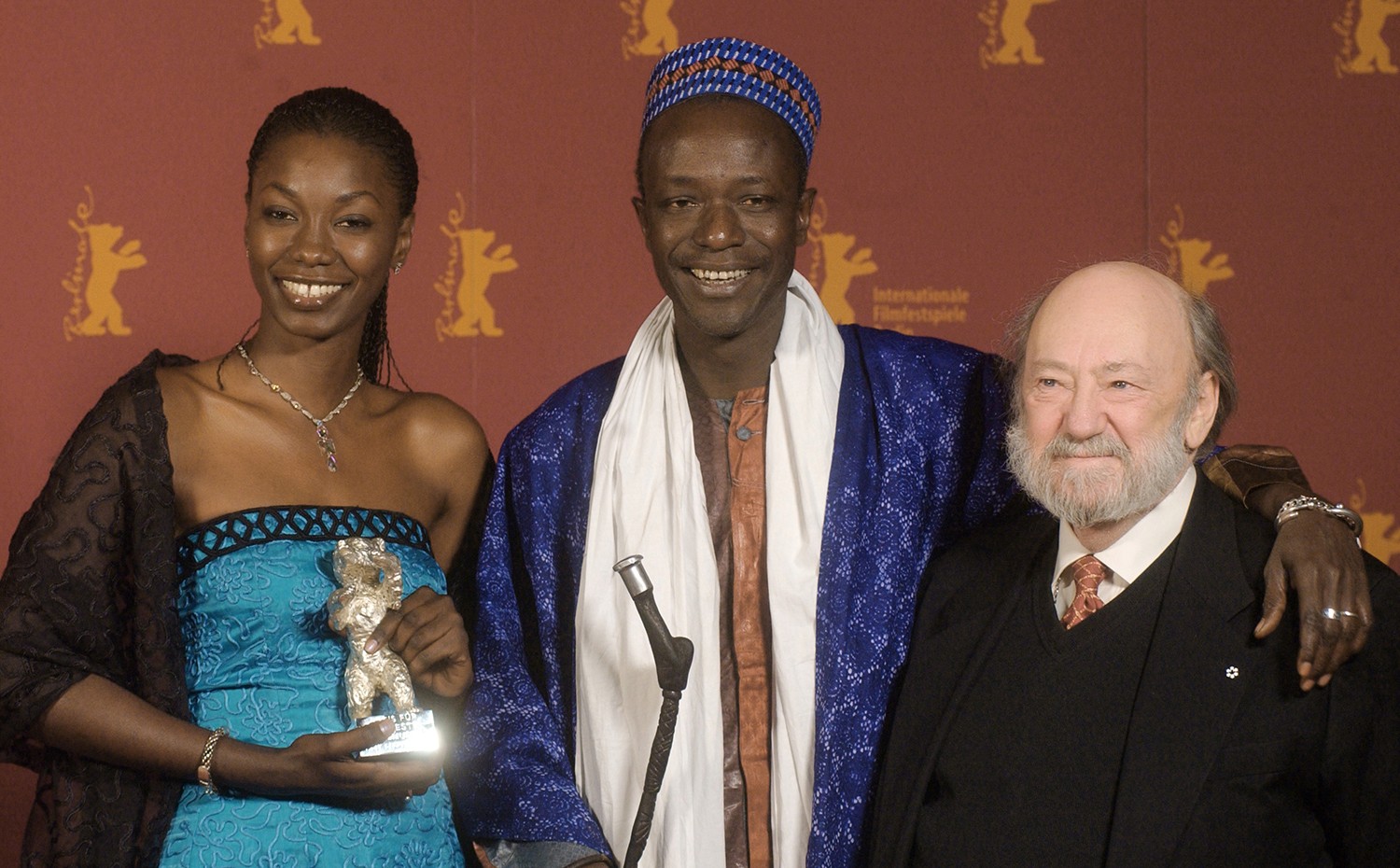 <p><i>Madame Brouette</i> leading actress Rokhaya Niang and director Moussa Sene Absa and the Silver Berlin Bear for best film music</p>

