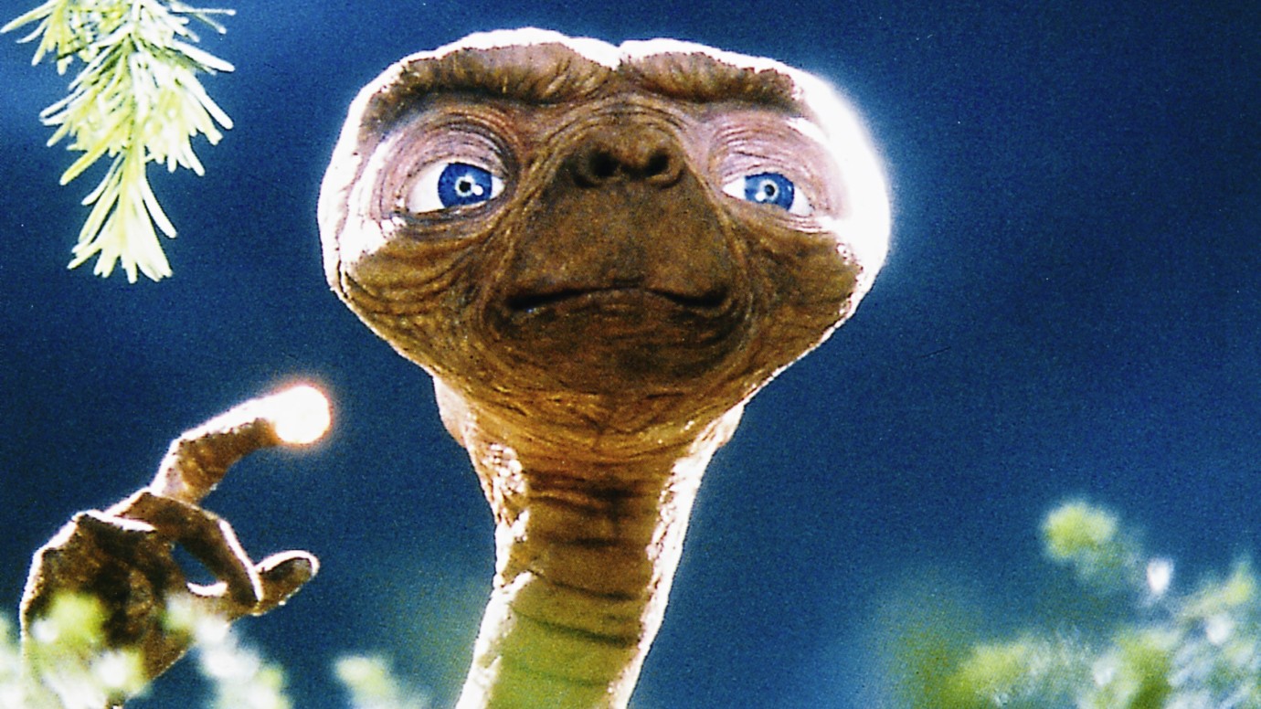 E.T. und Elliott endlich wiedervereint: Das sind die schönsten 4 Minuten  des Jahres! - Kino News 